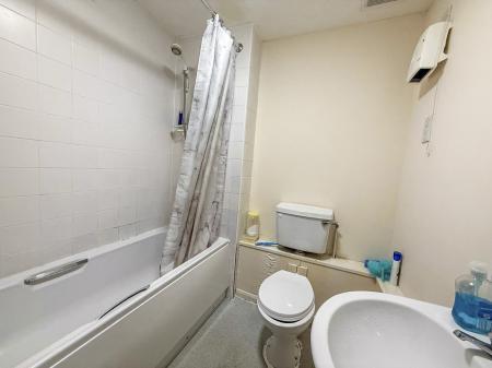 2 bedroom Flat to let in Brook Court, Player Street, Nottingham, NG7