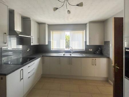 4 bedroom Detached house to let in Lambley Lane, Nottingham, Gedling, NG4