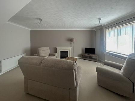 4 bedroom Detached house to let in Lambley Lane, Nottingham, Gedling, NG4