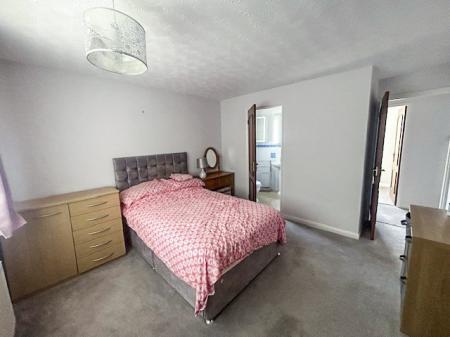 4 bedroom Detached house to let in Lambley Lane, Nottingham, Gedling, NG4