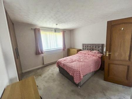 4 bedroom Detached house to let in Lambley Lane, Nottingham, Gedling, NG4
