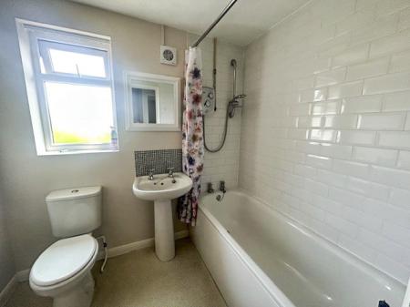 4 bedroom Detached house to let in Lambley Lane, Nottingham, Gedling, NG4