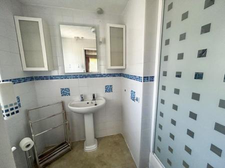 4 bedroom Detached house to let in Lambley Lane, Nottingham, Gedling, NG4
