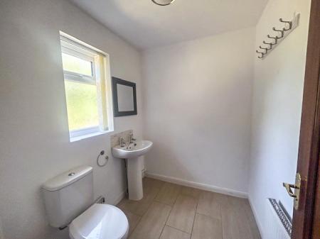4 bedroom Detached house to let in Lambley Lane, Nottingham, Gedling, NG4
