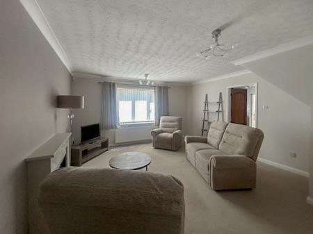 4 bedroom Detached house to let in Lambley Lane, Nottingham, Gedling, NG4