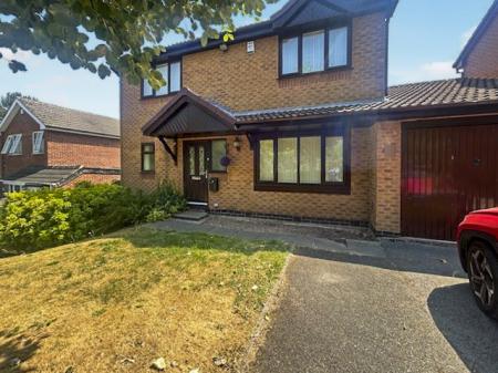 4 bedroom Detached house to let in Lambley Lane, Nottingham, Gedling, NG4