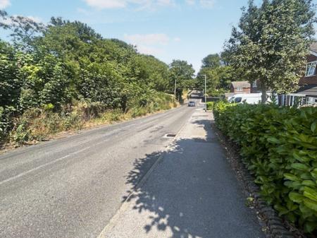 4 bedroom Detached house to let in Lambley Lane, Nottingham, Gedling, NG4