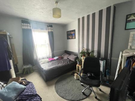 2 bedroom Flat to let in High Road, Chilwell, NG9