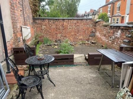 2 bedroom Flat to let in High Road, Chilwell, NG9