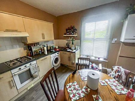2 bedroom Flat to let in High Road, Chilwell, NG9