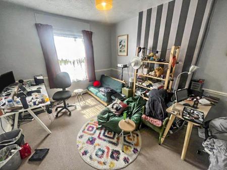 2 bedroom Flat to let in High Road, Chilwell, NG9