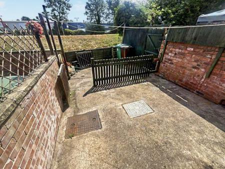 2 bedroom Terraced House to let in Hucknall Lane, Bulwell, NG6