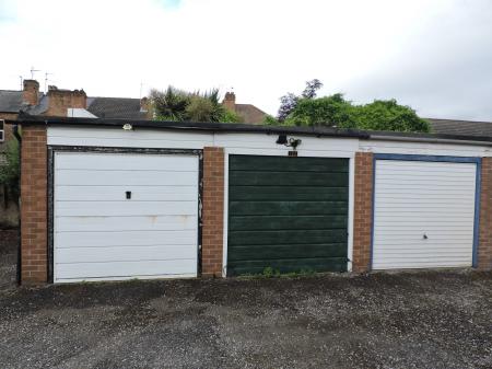 2 bedroom Ground floor maisonette for sale in Sherebrooke Road, Nottingham, NG5