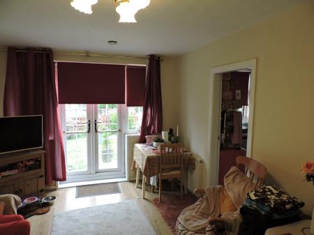 2 bedroom Ground floor maisonette for sale in Sherebrooke Road, Nottingham, NG5