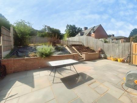 4 bedroom Semi-detached house to let in Valley Road, Sherwood, Nottingham, NG5