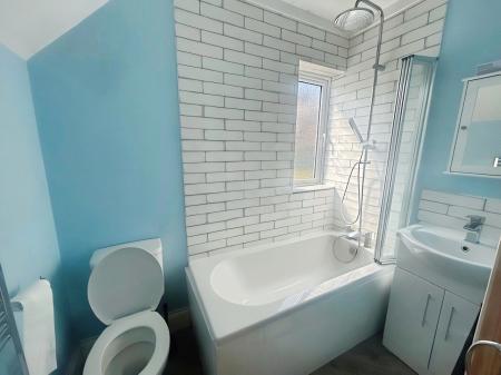 4 bedroom Semi-detached house to let in Valley Road, Sherwood, Nottingham, NG5