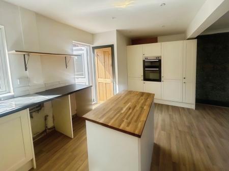 4 bedroom Semi-detached house to let in Valley Road, Sherwood, Nottingham, NG5