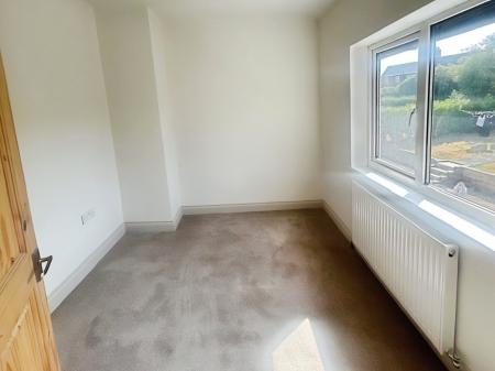 4 bedroom Semi-detached house to let in Valley Road, Sherwood, Nottingham, NG5
