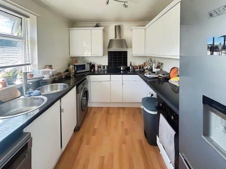 2 bedroom Flat to let in Wyndham Mews, Sherwood, Nottingham, NG3