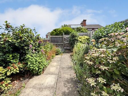 2 bedroom Flat for sale in Wellington Street, Nottingham, Eastwood, NG16