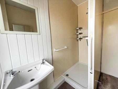 2 bedroom Flat for sale in Wellington Street, Nottingham, Eastwood, NG16