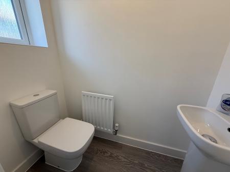 3 bedroom Semi-detached house to let in Starina Avenue, Nottingham, NG12
