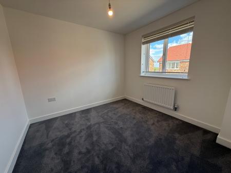 3 bedroom Semi-detached house to let in Starina Avenue, Nottingham, NG12