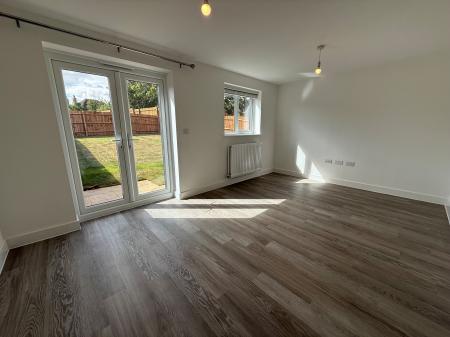 3 bedroom Semi-detached house to let in Starina Avenue, Nottingham, NG12