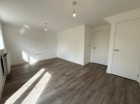 3 bedroom Semi-detached house to let in Starina Avenue, Nottingham, NG12