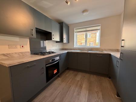 3 bedroom Semi-detached house to let in Starina Avenue, Nottingham, NG12