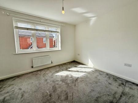 4 bedroom Detached house to let in Josephine Grove, Nottingham, NG12