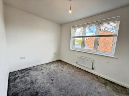 4 bedroom Detached house to let in Josephine Grove, Nottingham, NG12