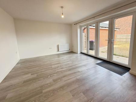 4 bedroom Detached house to let in Josephine Grove, Nottingham, NG12