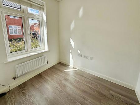 4 bedroom Detached house to let in Josephine Grove, Nottingham, NG12