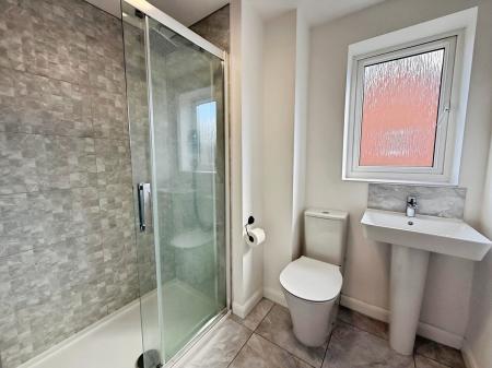 4 bedroom Detached house to let in Josephine Grove, Nottingham, NG12