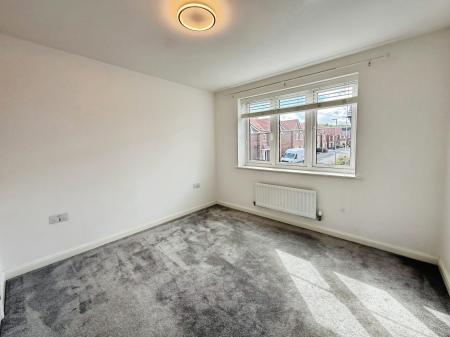 4 bedroom Detached house to let in Josephine Grove, Nottingham, NG12