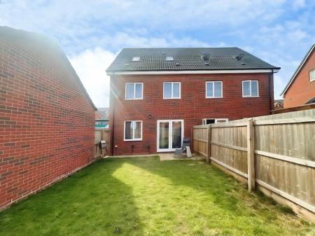 4 bedroom Semi-detached house for sale in Magenta Way, Burton Joyce, NG14