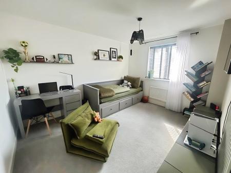 4 bedroom Semi-detached house for sale in Magenta Way, Burton Joyce, NG14
