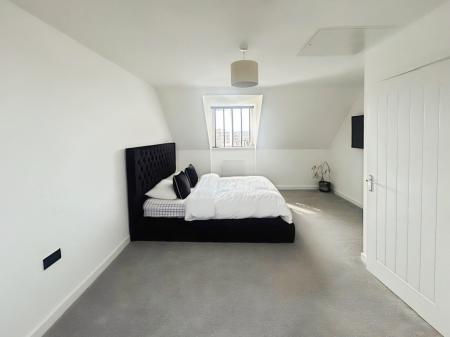 4 bedroom Semi-detached house for sale in Magenta Way, Burton Joyce, NG14