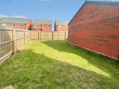 4 bedroom Semi-detached house for sale in Magenta Way, Burton Joyce, NG14