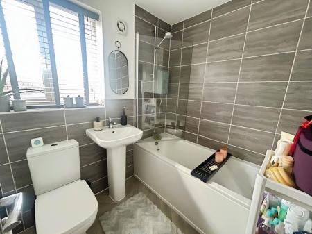 4 bedroom Semi-detached house for sale in Magenta Way, Burton Joyce, NG14