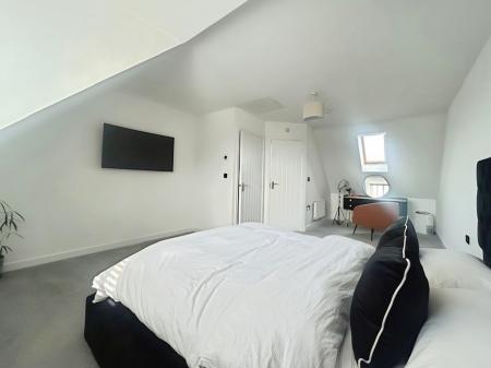 4 bedroom Semi-detached house for sale in Magenta Way, Burton Joyce, NG14