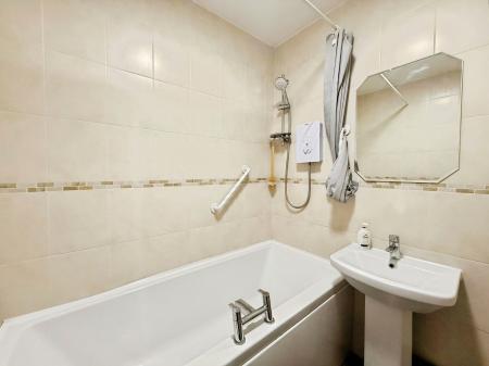 2 bedroom Flat to let in Magdala Road, Mapperley, Mapperley, Nottingham, NG3