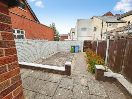 3 bedroom Terraced House to let in Littleworth, Forest Town, Mansfield, NG18
