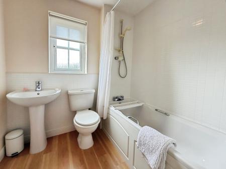 3 bedroom Town house for sale in Mountbatten Way, Chilwell, NG9