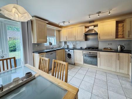 3 bedroom Town house for sale in Mountbatten Way, Chilwell, NG9