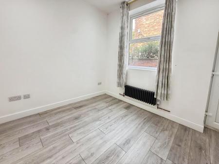2 bedroom Flat to let in Woodborough Road, Nottingham, NG3