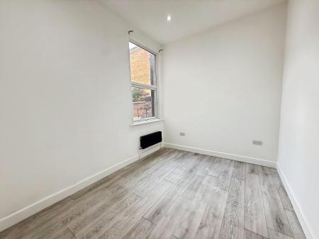 2 bedroom Flat to let in Woodborough Road, Nottingham, NG3