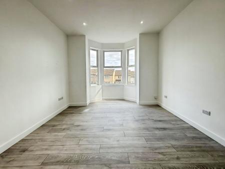 2 bedroom Flat to let in Woodborough Road, Nottingham, NG3