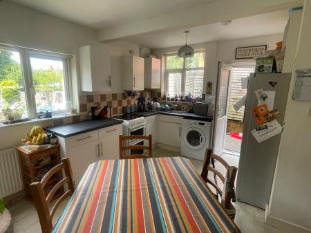 3 bedroom Semi-detached house to let in Glamis Road, Basford, Nottingham, NG5